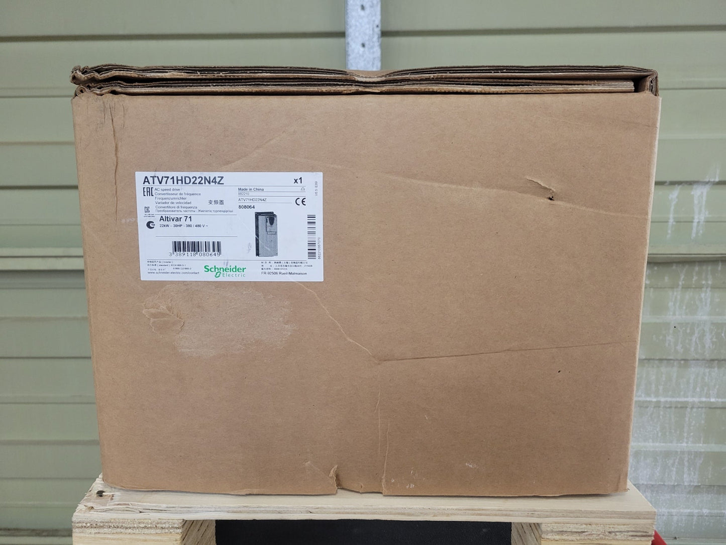 Schneider Electric Atv71Hd22N4